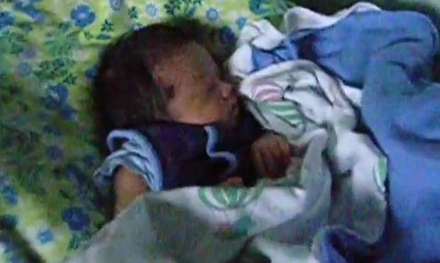 Γονείς βρήκαν πατέντα για να κοιμίζουν το νεογέννητό τους! (βίντεο)