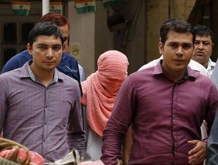 Ινδία: Οργή για τη μικρή ποινή που επιβλήθηκε σε βιαστή μίας φοιτήτριας