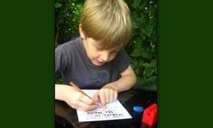 Συγκλονιστικό! 5χρόνος γράφει γράμματα σε κάθε χώρα για να κάνει καλύτερο τον κόσμο!