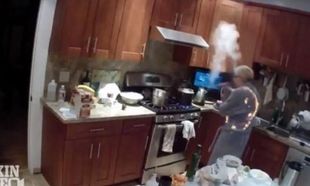 Το βίντεο που έχει «τρελάνει» το διαδίκτυο! Γιαγιά μαγειρεύει και παίρνει κυριολεκτικά φωτιά!