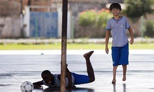 Ο 11χρονος ποδοσφαιριστής της Μπαρτσελόνα που γεννήθηκε χωρίς πέλματα (εικόνες & βίντεο)