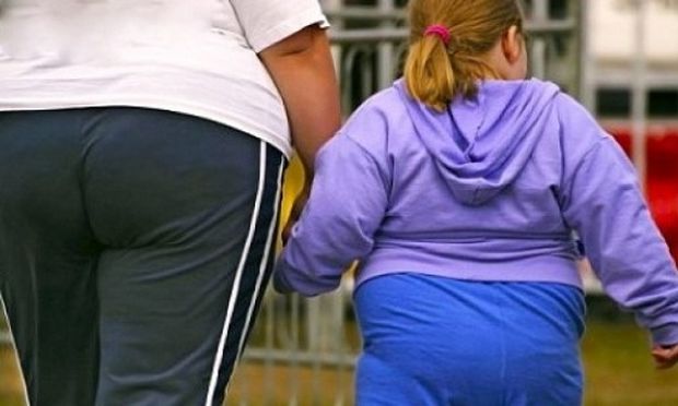 Απίστευτο: 5χρονο κοριτσάκι ζυγίζει 69 κιλά- Η πρόνοια πήρε την επιμέλεια από τους γονείς