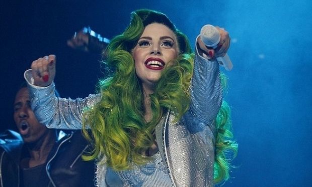 Ποιο διάσημο πιτσιρίκι τρελαίνεται για την Lady Gaga; (εικόνες)