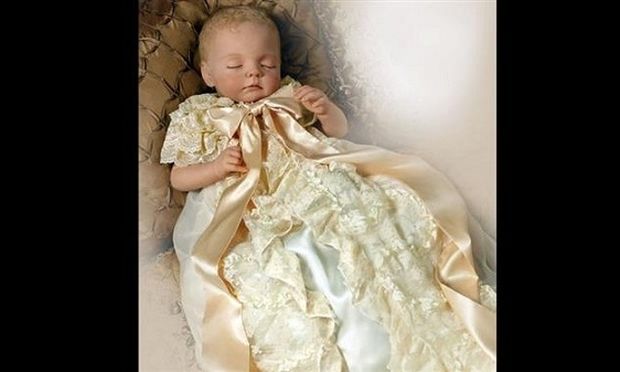 Το πριγκιπικό μωρό τώρα και σε κούκλα! Πωλείται προς 150 ευρώ! (εικόνες)