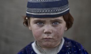 «Ομορφα, σκληρά μου μάτια». Τα παιδιά του Πακιστάν στον φωτογραφικό φακό (εικόνες)