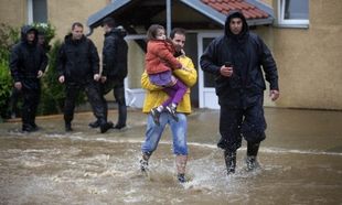 UNICEF: Τουλάχιστον 300.000 παιδιά ανάμεσα στους πλημμυροπαθείς σε Σερβία και Βοσνία-Ερζεγοβίνη