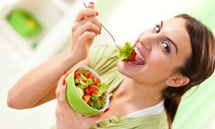 Ποια η θέση της σαλάτας σε μια υγιεινή διατροφή; Από την διατροφολόγο Ευσταθία Παπαδά
