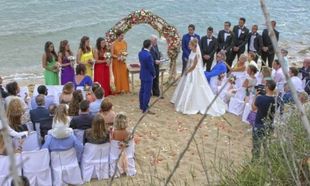 Ο μαγικός γάμος Έλληνα ποδοσφαιριστή σε παραλία της Κεφαλονιάς!
