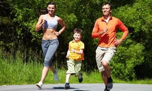 Το τρέξιμο «χαρίζει» χρόνια ζωής: ακόμη και 5 λεπτά τη μέρα μειώνουν τον κίνδυνο πρόωρου θανάτου
