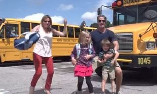 «Τα παιδιά επιστρέφουν στα σχολεία»-Ένα βίντεο παρωδία που πρέπει να δουν όλοι οι γονείς
