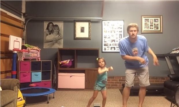 Δείτε πως περνάει τα απογεύματα με την κόρη του αυτός ο μπαμπάς! (βίντεο)