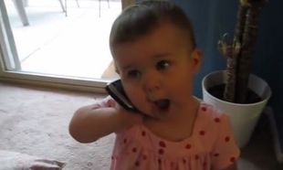 Ξεκαρδιστικό! Αυτή η μικρή μιλά με τον μπαμπά της στο τηλέφωνο. Τι του λέει; Απλά δείτε το βίντεο