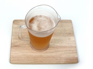Δείτε πώς μπορείτε να κρυώσετε άμεσα μια ζεστή μπύρα! Έξυπνο! (βίντεο)