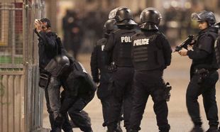 Παρίσι: 7 συλλήψεις 2 νεκροί και αδιευκρίνιστες πληροφορίες για την επιχείρηση στο Σεν Ντενί