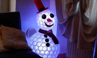 DIY: Φτιάξτε χιονάνθρωπο από πλαστικά ποτήρια (βίντεο)