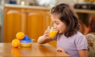 Κρυολόγημα και παιδί: Αντιμετωπίστε τo με ψάρια και πορτοκάλια