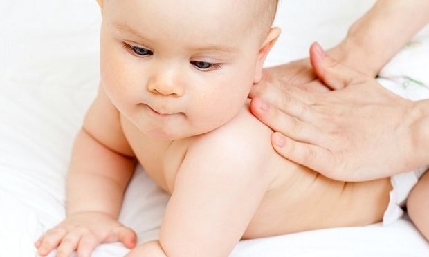 Πώς να προστατεύσετε το δερματάκι του μωρού σας από αφυδάτωση και ξηρότητα