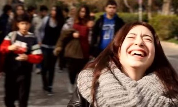 Γυναίκες όλου του κόσμου μας χαμογελούν παρά τις δυσκολίες που βιώνουν! (βίντεο)