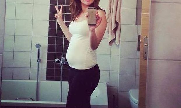 Ελληνίδα παρουσιάστρια φωτογραφίζει για πρώτη φορά την κοιλίτσα της μετά την αποκάλυψη της εγκυμοσύνης της!