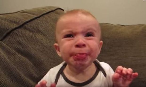 Δείτε φατσούλες μωρών να δοκιμάζουν κάτι ξινό για πρώτη φορά! (βίντεο)