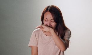 Το συγκινητικό βίντεο που εξηγεί γιατί τα κορίτσια στην Κίνα πιέζονται να παντρευτούν με το ζόρι (βίντεο)