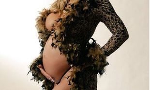 Ανέβασε ημίγυμνη φωτογραφία από την εγκυμοσύνη της και ξεσήκωσε τους φανς της