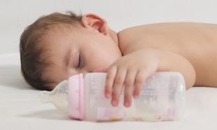 Πόσο γάλα χωράει στο στομαχάκι του νεογέννητου;