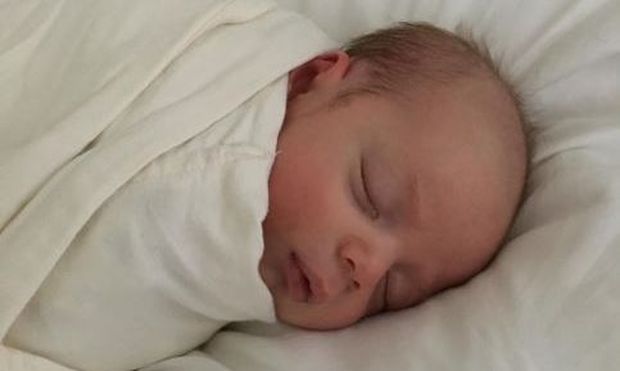 Η πιο γλυκιά φωτογραφία του γιου της την ώρα που κοιμάται, τρέλανε το διαδίκτυο!
