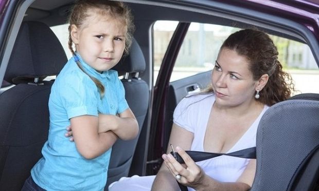 'Οταν το παιδί αρνείται να καθίσει στο κάθισμα του αυτοκινήτου