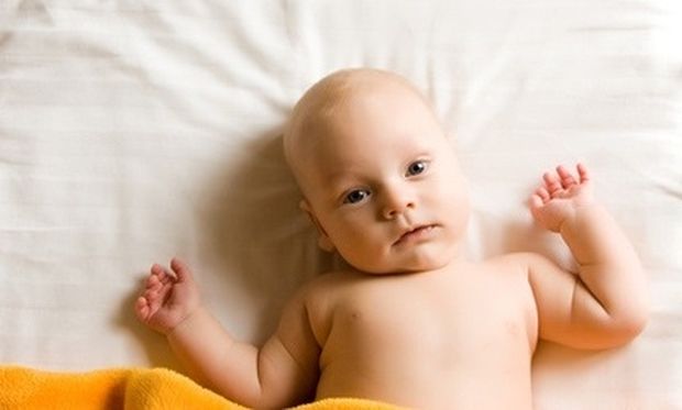 Πόσο συχνά πρέπει να αλλάζουμε τα σεντόνια του μωρού;