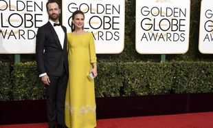 Η εγκυμονούσα Natalie Portman αποτίει φόρο τιμής στην Jackie Kennedy με αυτό το φόρεμα