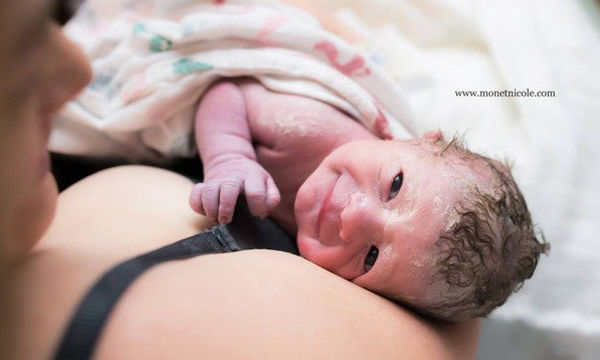 Δεκατρείς φωτογραφίες με νεογέννητα τη στιγμή που οι μαμάδες τους τα βλέπουν για πρώτη φορά (pics)