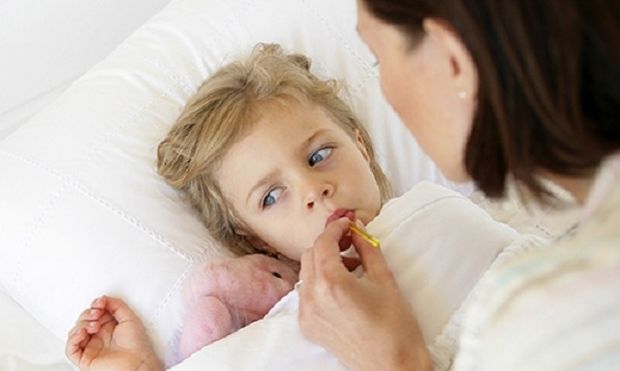 7 συμβουλές για να μην καταρρεύσετε όταν αρρωσταίνουν τα παιδιά
