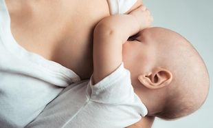 Τρόποι για να ανακουφίσετε το στήθος σας από τους πόνους μετά τη γέννα