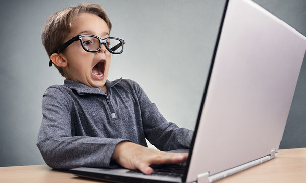 Τι «ιντριγκάρει» τα παιδιά και προσκολλώνται στο διαδίκτυο με τις ώρες; -  Mothersblog.gr