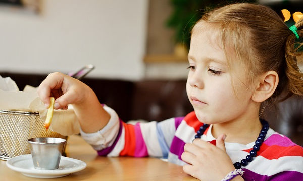 Τέσσερις υγιεινές σάλτσες για το φαγητό των παιδιών σας