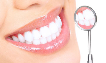 Ποιες τροφές βοηθούν να έχεις λευκά δόντια!