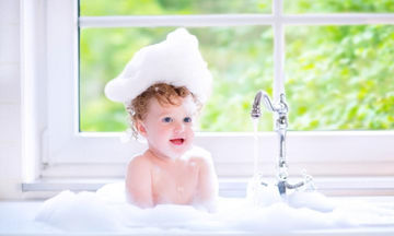 Ποιος είναι ο κατάλληλος εξοπλισμός για το άλλαγμα και το μπάνιο του μωρού