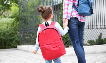 Τι πρέπει να περιέχει η σχολική τσάντα για το δημοτικό εκτός από βιβλία