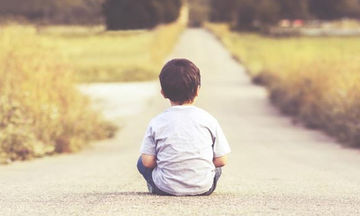 Επιστημονική έρευνα: Σε ποια ηλικία το παιδί μπορεί να περάσει με ασφάλεια το δρόμο;