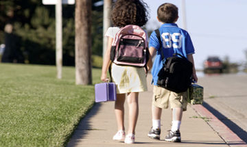 Back to school: Οι ανησυχίες των εργαζόμενων γονιών για τα παιδιά τους