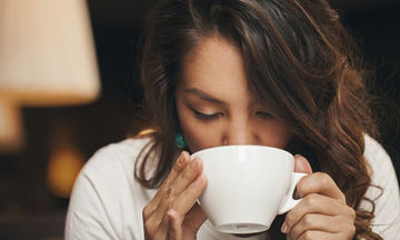 Πέντε λάθη που αν τα κάνετε κάθε πρωί πρέπει να σταματήσετε, σύμφωνα με τους ειδικούς