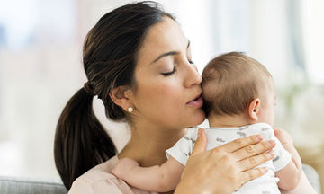 Θηλασμός: Τι δεν πρέπει να τρώει η μητέρα όταν το μωρό έχει κολικούς