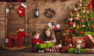 Χριστούγεννα: Οι οικογενειακές παραδόσεις που μεγαλώσαμε και θα λατρέψουν τα παιδιά μας