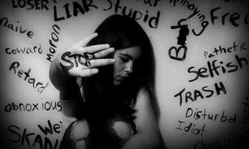 Τα πολλά πρόσωπα της κακοποίησης: 6 σημάδια για να την αναγνωρίσετε