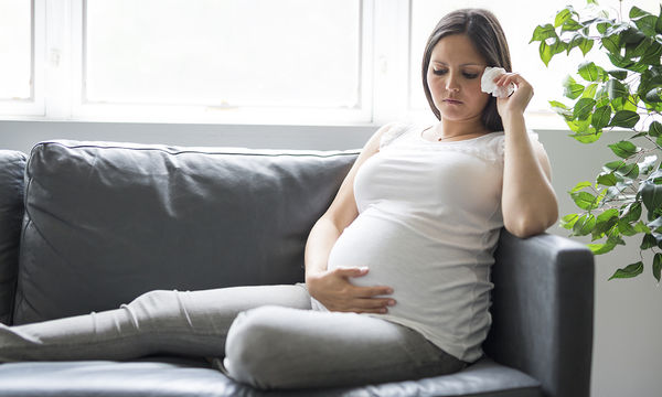 Στεναχώρια στην εγκυμοσύνη: Τι μπορείτε να κάνετε και πότε να ζητήσετε βοήθεια