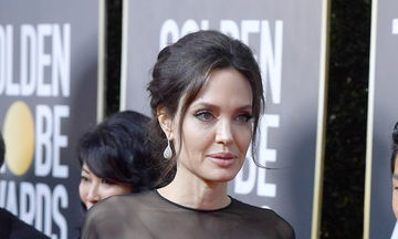 Ποιος είναι ο νεαρός που συνόδευσε την Angelina Jolie στο κόκκινο χαλί 
