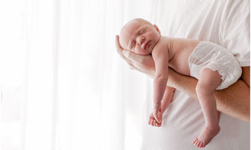 Το μωρό μετά τον τοκετό: Όσα πρέπει να γνωρίζετε για τις πρώτες ώρες της ζωής του 