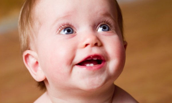 Έχετε απορίες για τα πρώτα δόντια του μωρού σας; Αυτά είναι όλα όσα θα πρέπει να γνωρίζετε