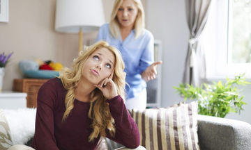 Όταν ο έφηβος αντιμιλάει και βρίζει πώς πρέπει ν΄αντιδρούν οι γονείς; 